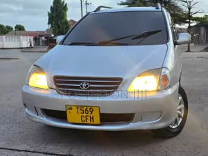 Toyota Nadia 2000 Silver