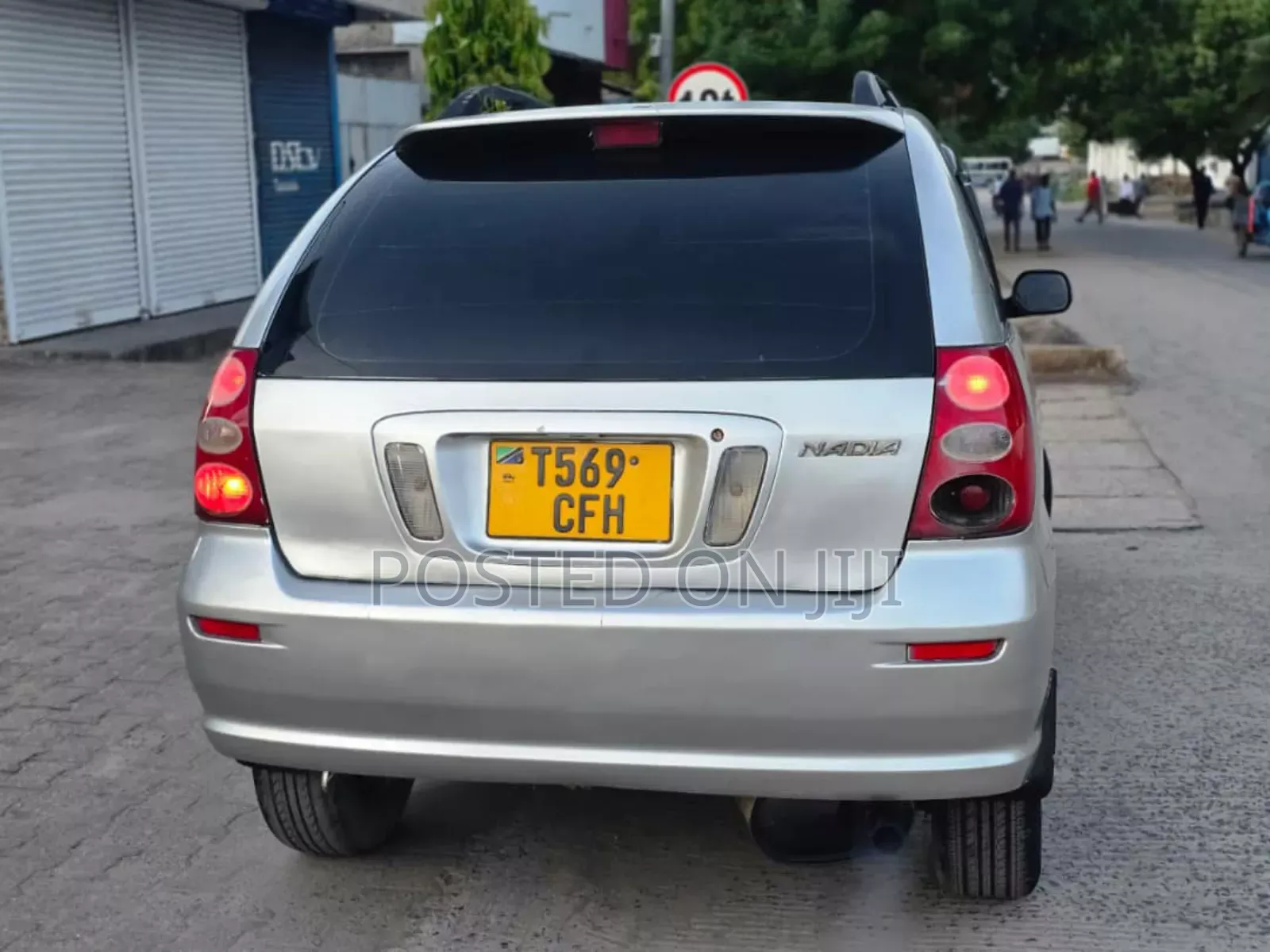 Toyota Nadia 2000 Silver