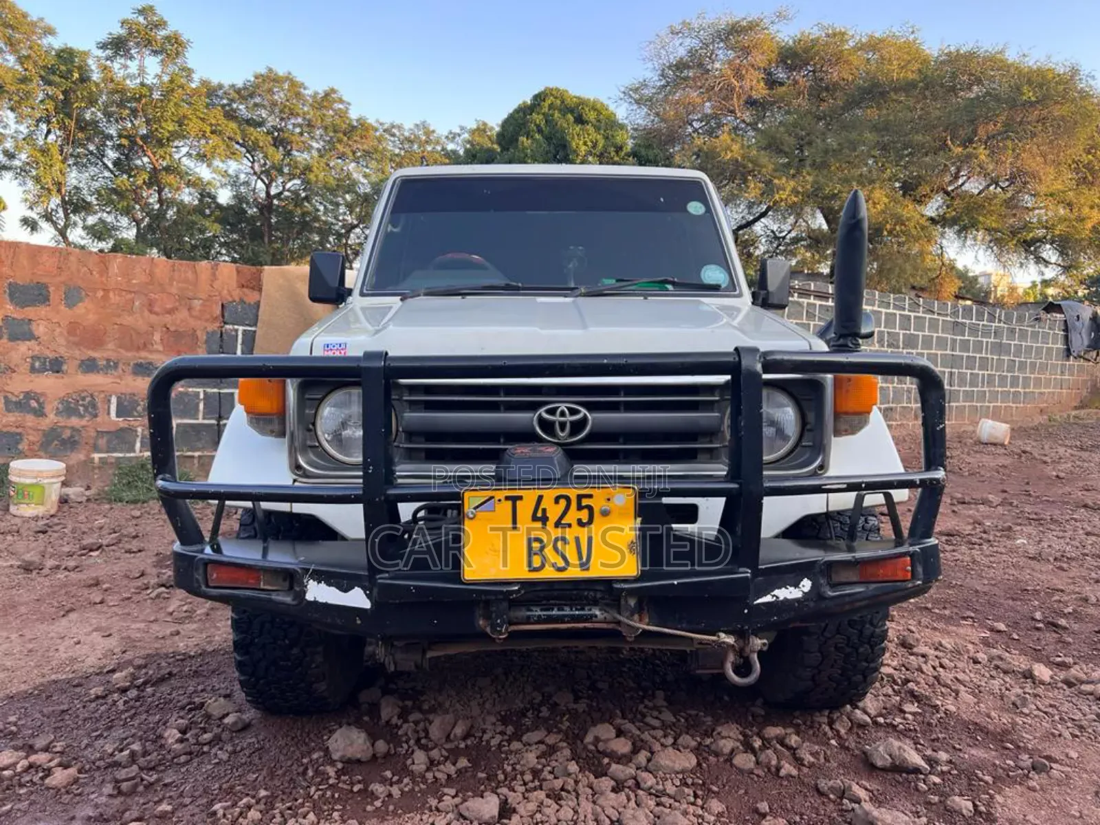 Toyota Land Cruiser 2000 White