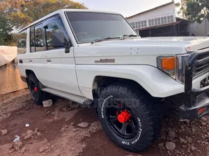 Toyota Land Cruiser 2000 White