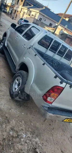 Toyota Hilux 2.5 D-4D 4X4 SRX 2011 Silver