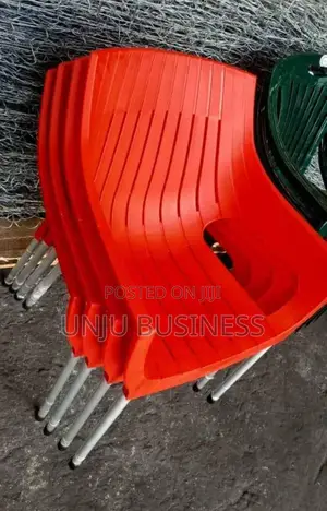 Viti Vya Plastic Vyenye Miguu Ya Chuma