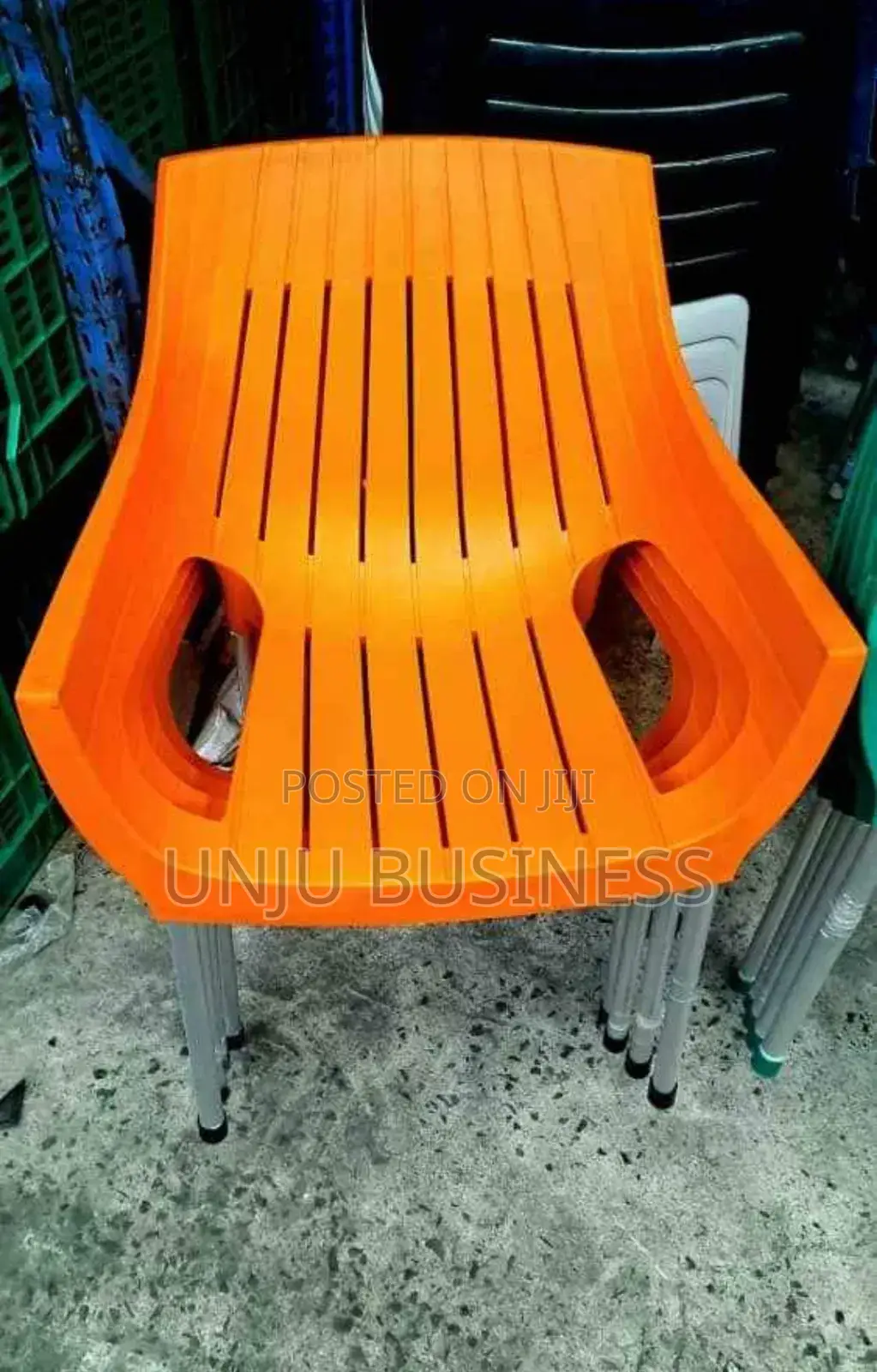 Viti Vya Plastic Vyenye Miguu Ya Chuma