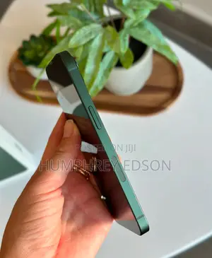 New Apple iPhone 13 128 GB Green