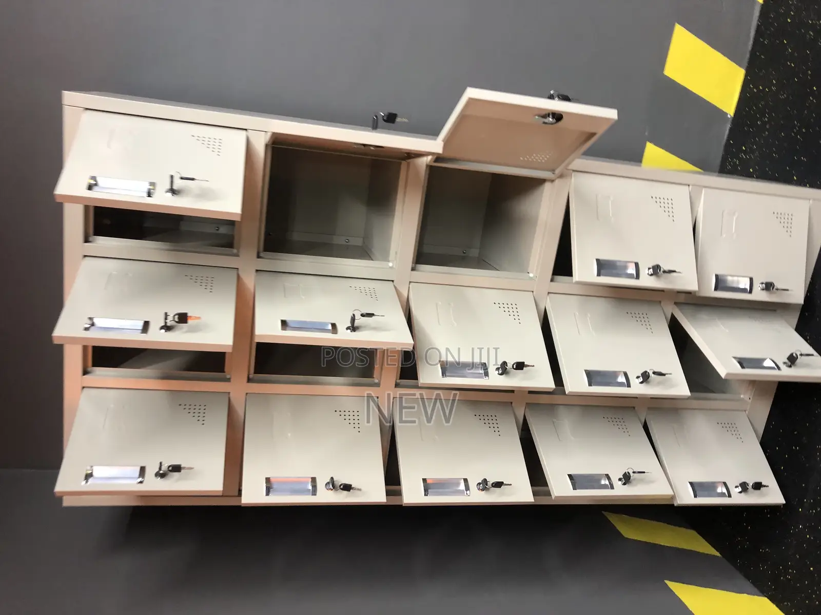 Lockers 15 Doors
