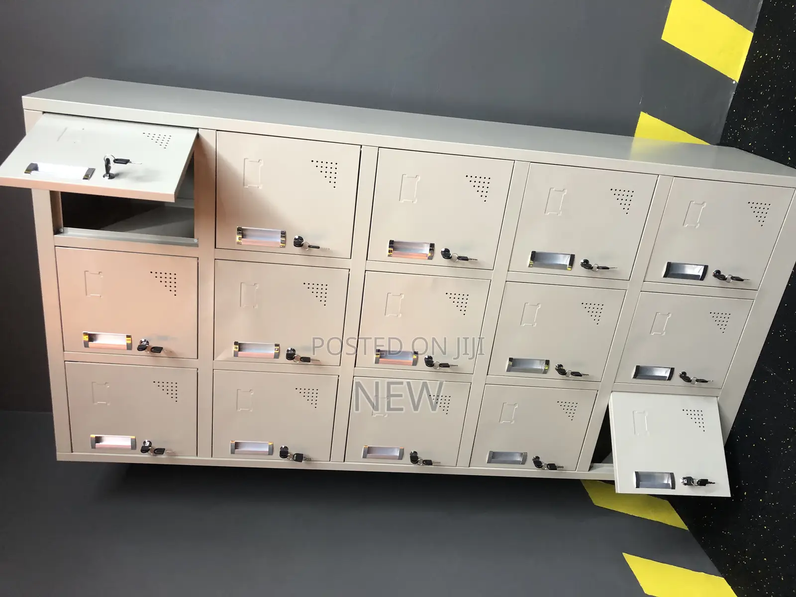 Lockers 15 Doors