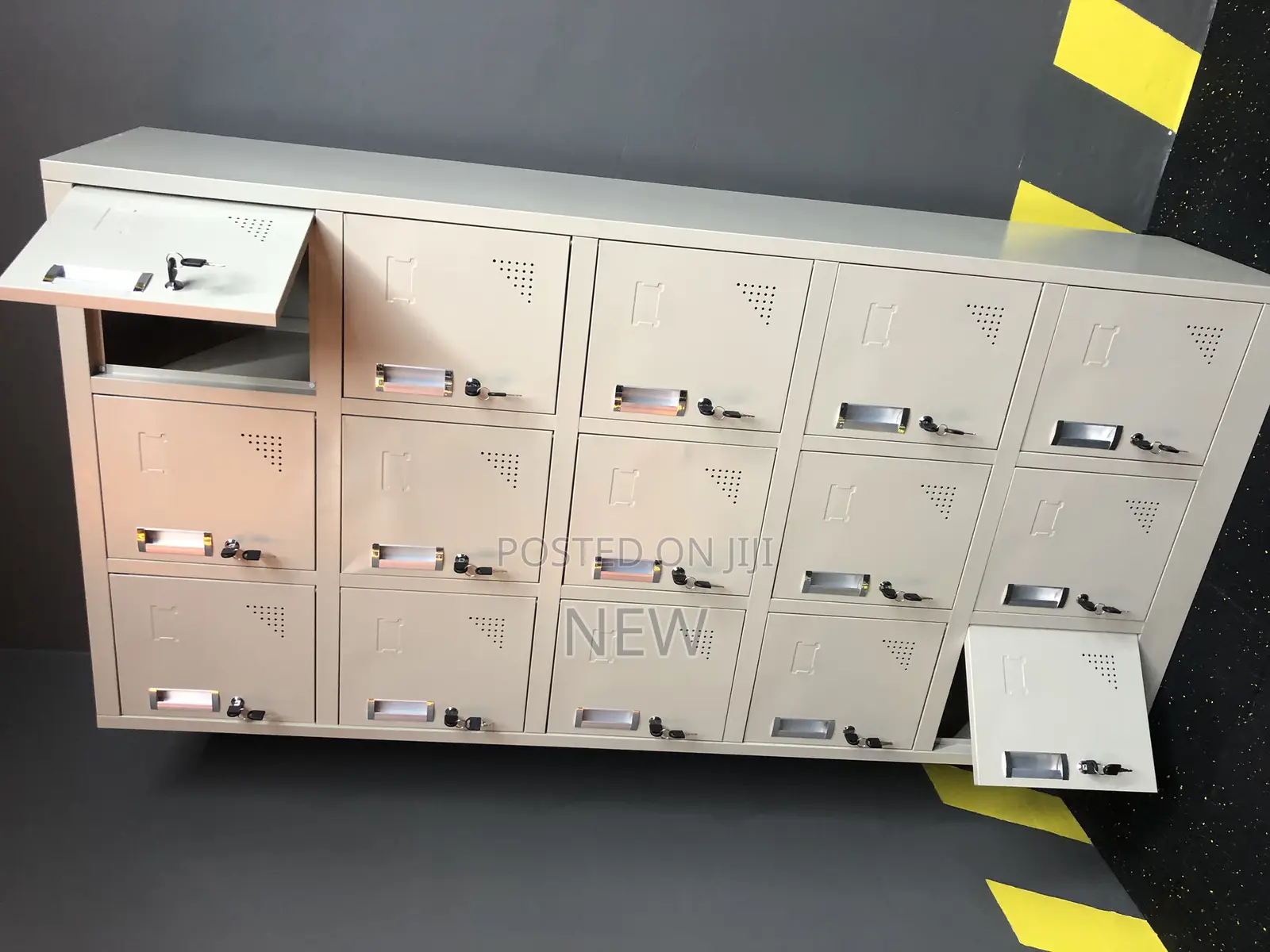Lockers 15 Doors