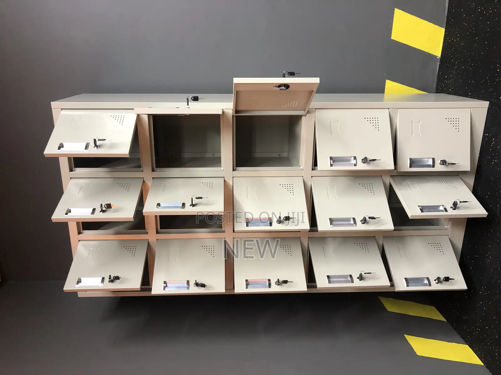 Lockers 15 Doors