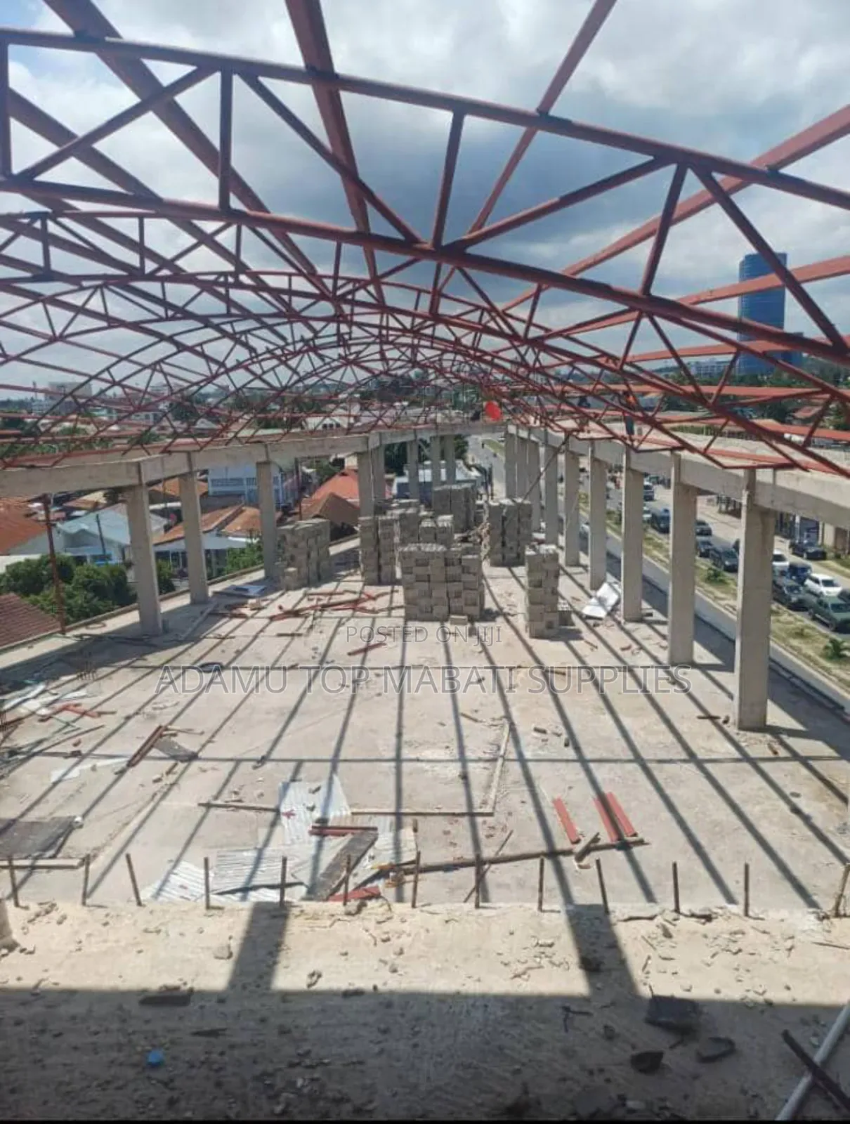Bati Zenye Muundo Wa Crimping Zikisubiriwa Ili Kuezekwa