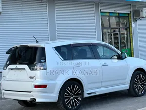 Mitsubishi Outlander 2011 White