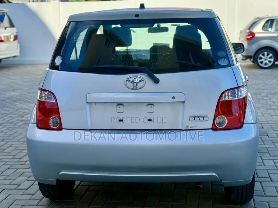 Toyota IST 2005 Silver