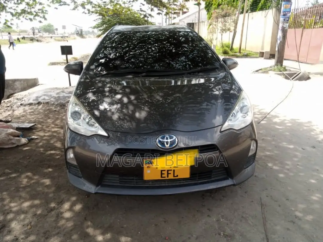 Toyota Aqua 2011 Gray