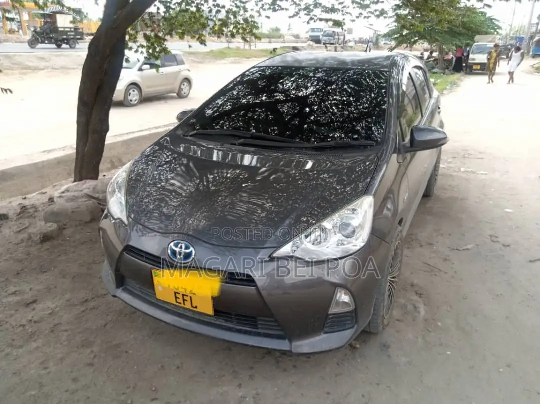 Toyota Aqua 2011 Gray