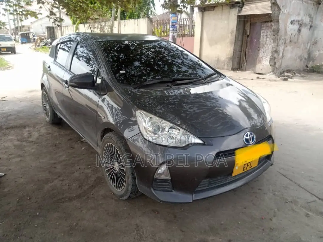 Toyota Aqua 2011 Gray