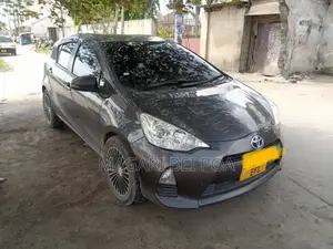Toyota Aqua 2011 Gray