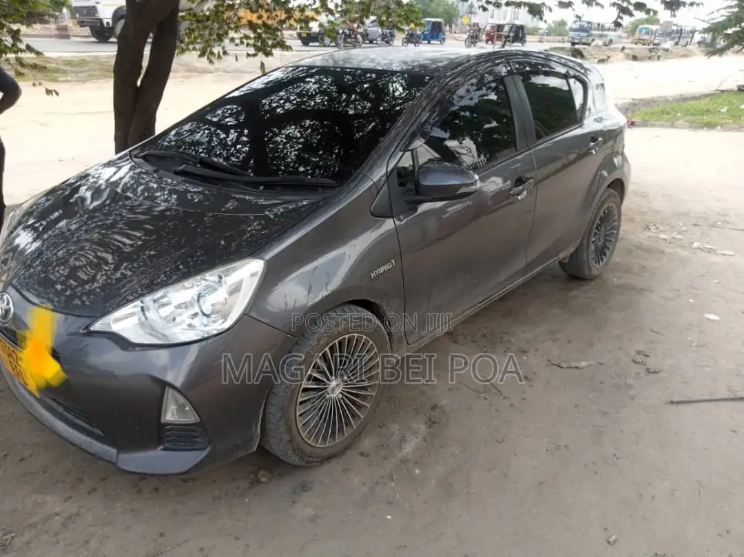 Toyota Aqua 2011 Gray