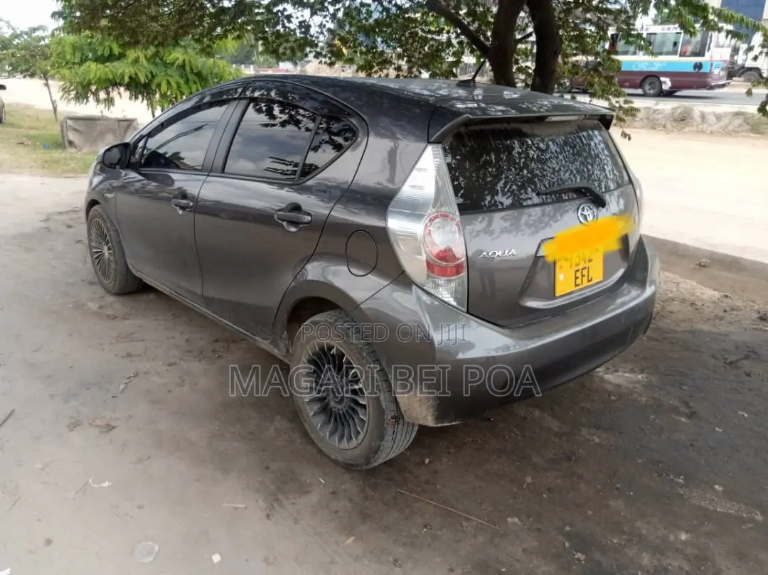 Toyota Aqua 2011 Gray