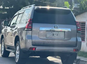 Toyota Land Cruiser Prado 2022 Gray