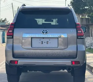 Toyota Land Cruiser Prado 2022 Gray