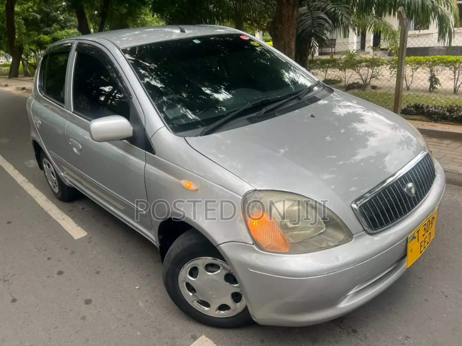 Toyota Vitz 2005 Silver