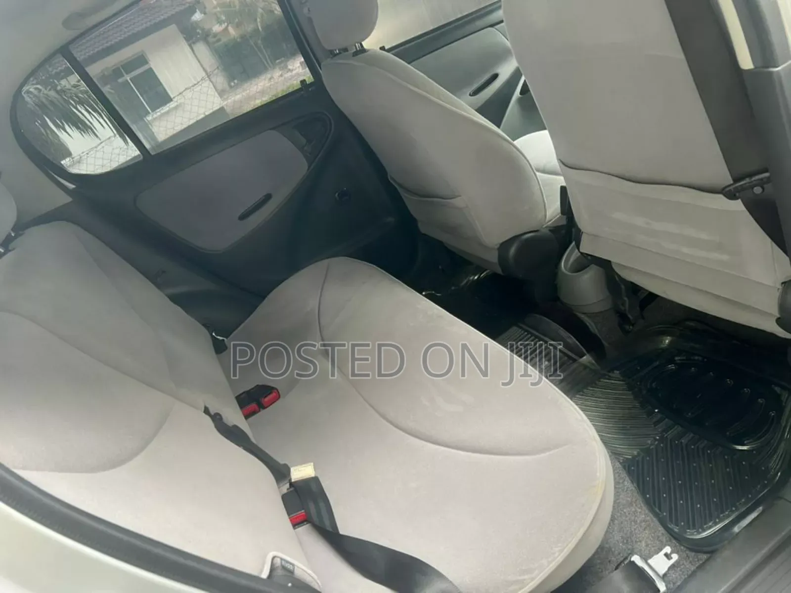 Toyota Vitz 2005 Silver