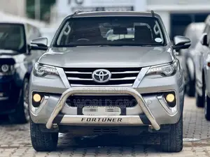 Toyota Fortuner 2.4 D RWD 2017 Silver