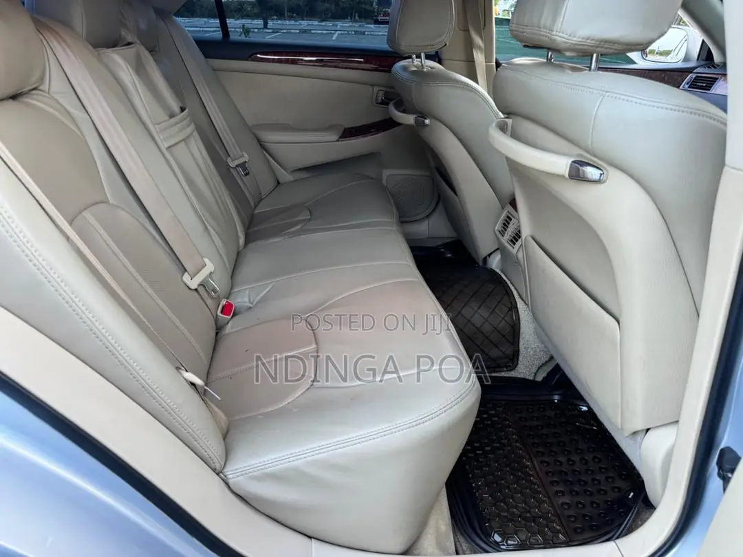 Toyota Crown 2006 Silver