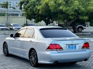 Toyota Crown 2006 Silver