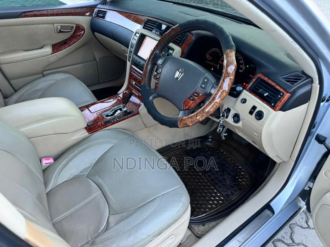 Toyota Crown 2006 Silver