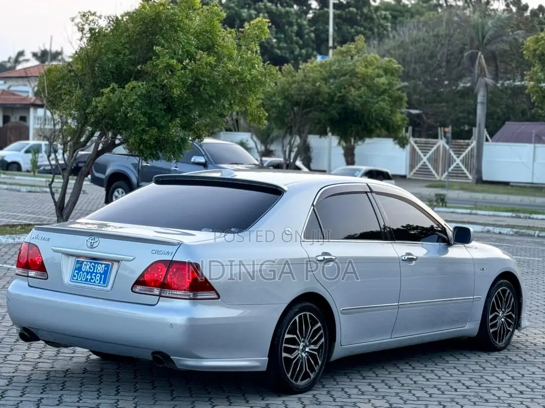 Toyota Crown 2006 Silver