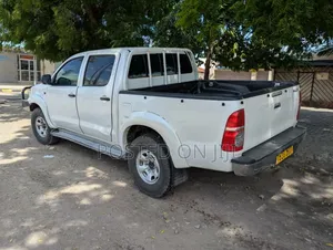 Toyota Hilux 1999 White