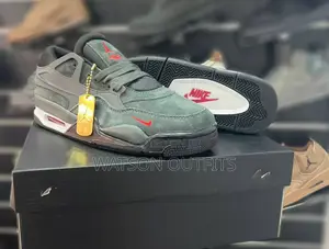 New Original Leather Sneakers/Shoes/Footwears