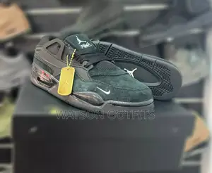 New Original Leather Sneakers/Shoes/Footwears