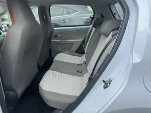 Volkswagen Up 2011 White