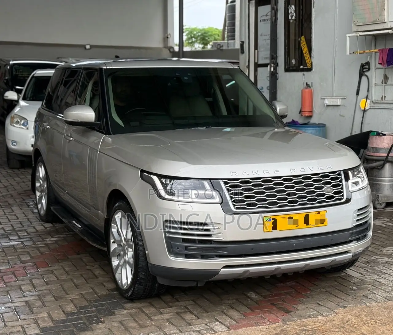 Land Rover Range Rover Vogue 2018 Gold