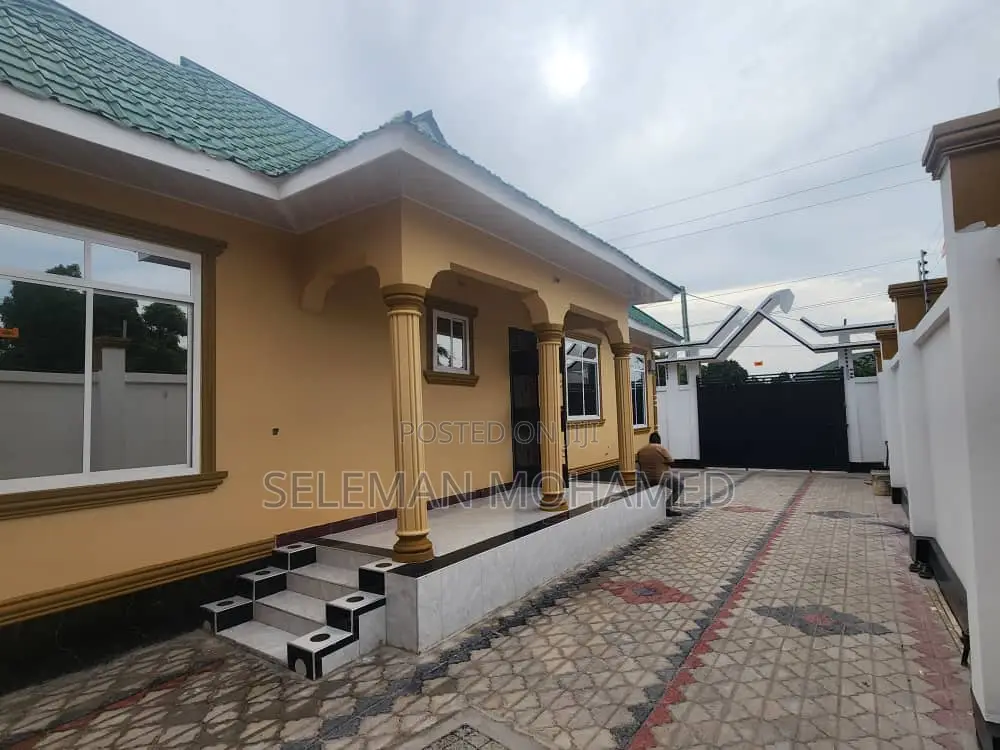 Furnished 4bdrm House in Biriani Real Estate, Chamazi for sale