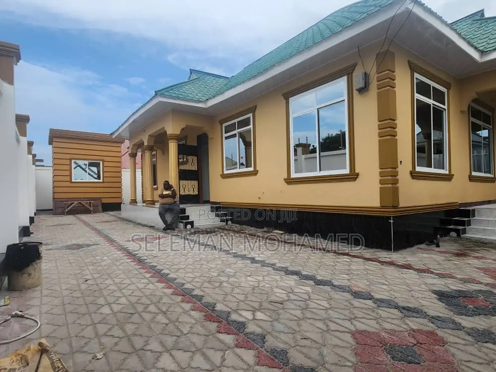 Furnished 4bdrm House in Biriani Real Estate, Chamazi for sale
