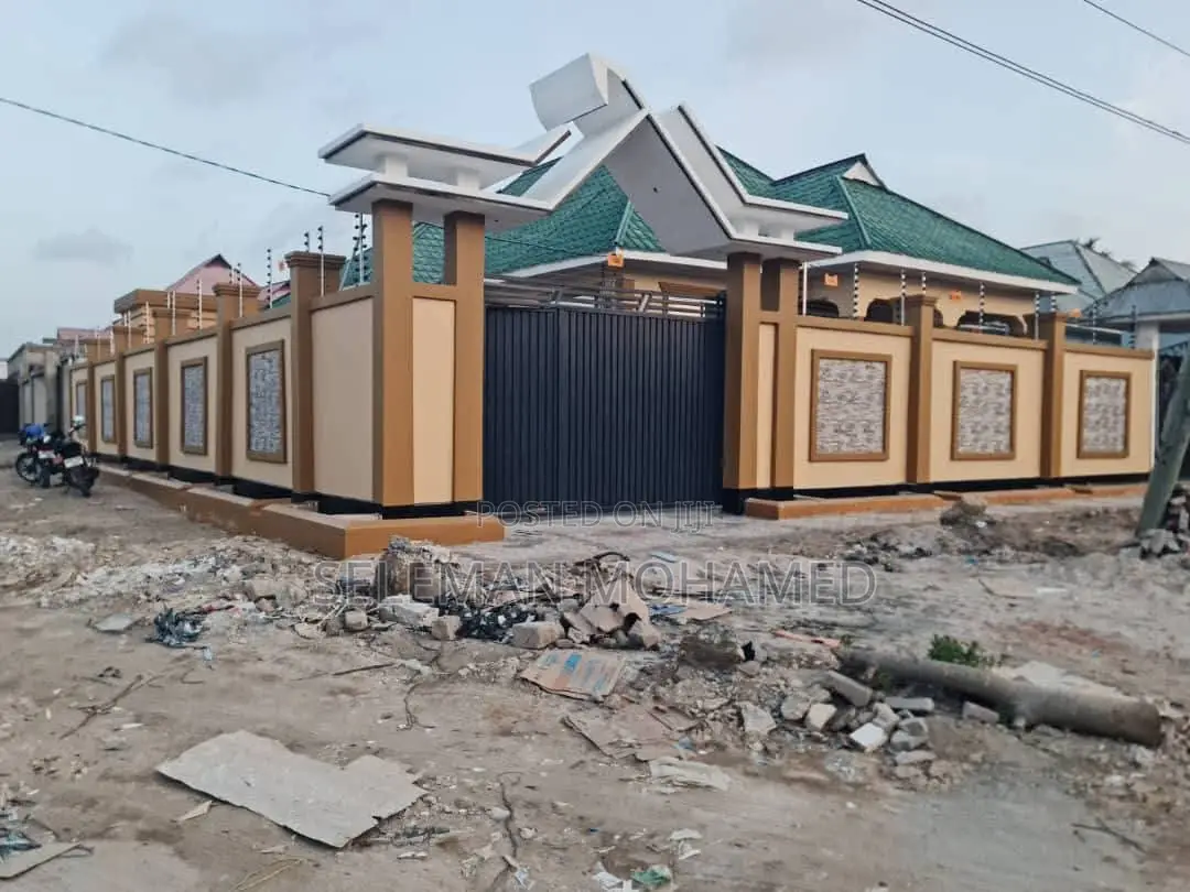 Furnished 4bdrm House in Biriani Real Estate, Chamazi for sale