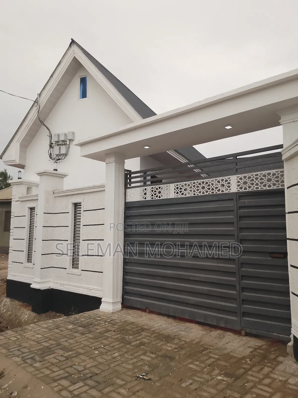 Furnished 8bdrm House in Biriani Real Estate, Charambe for sale