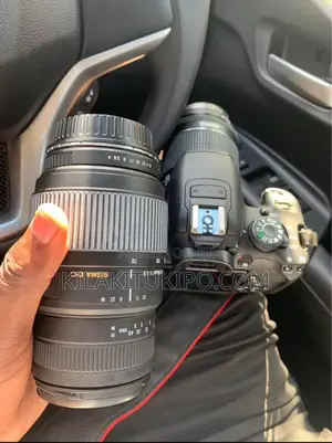 CANON Rebel T5I With Lens