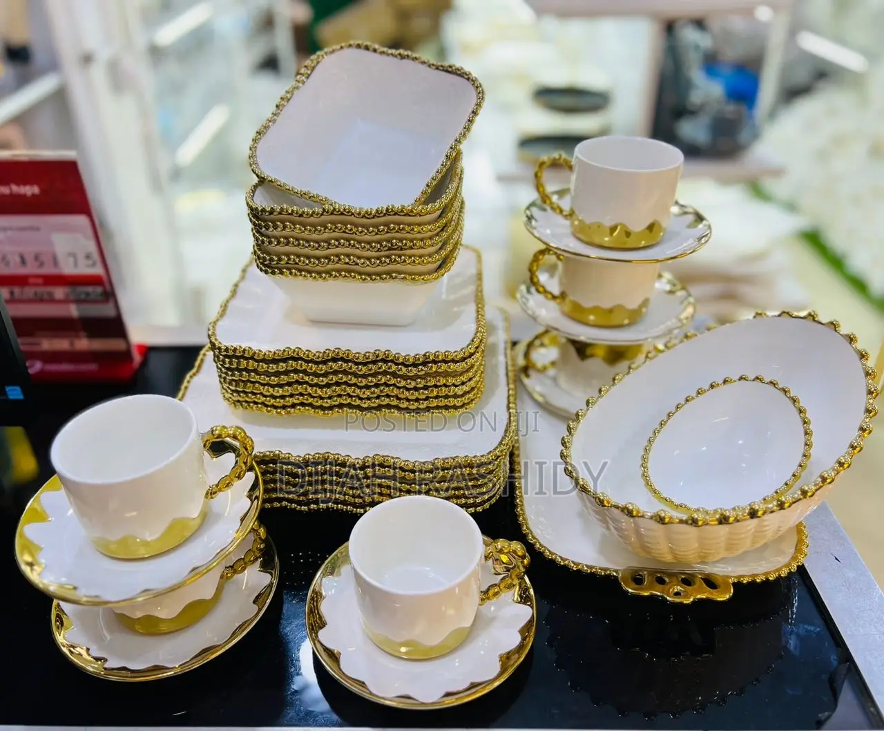 Unique Dinnerset Gold and White 