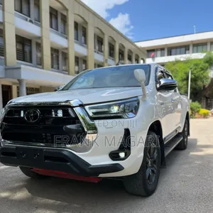 Toyota Hilux 2020 White