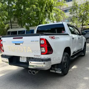 Toyota Hilux 2020 White