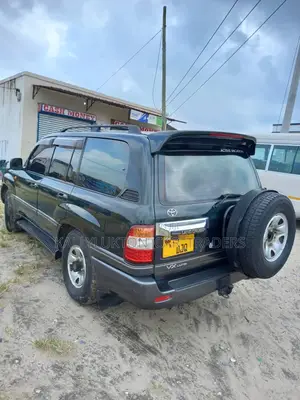 Toyota Land Cruiser 2005 Gray