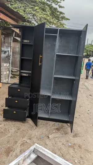 Kabati La Nguo Full Mbao
