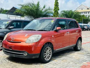 Mazda Verisa 2008 Orange