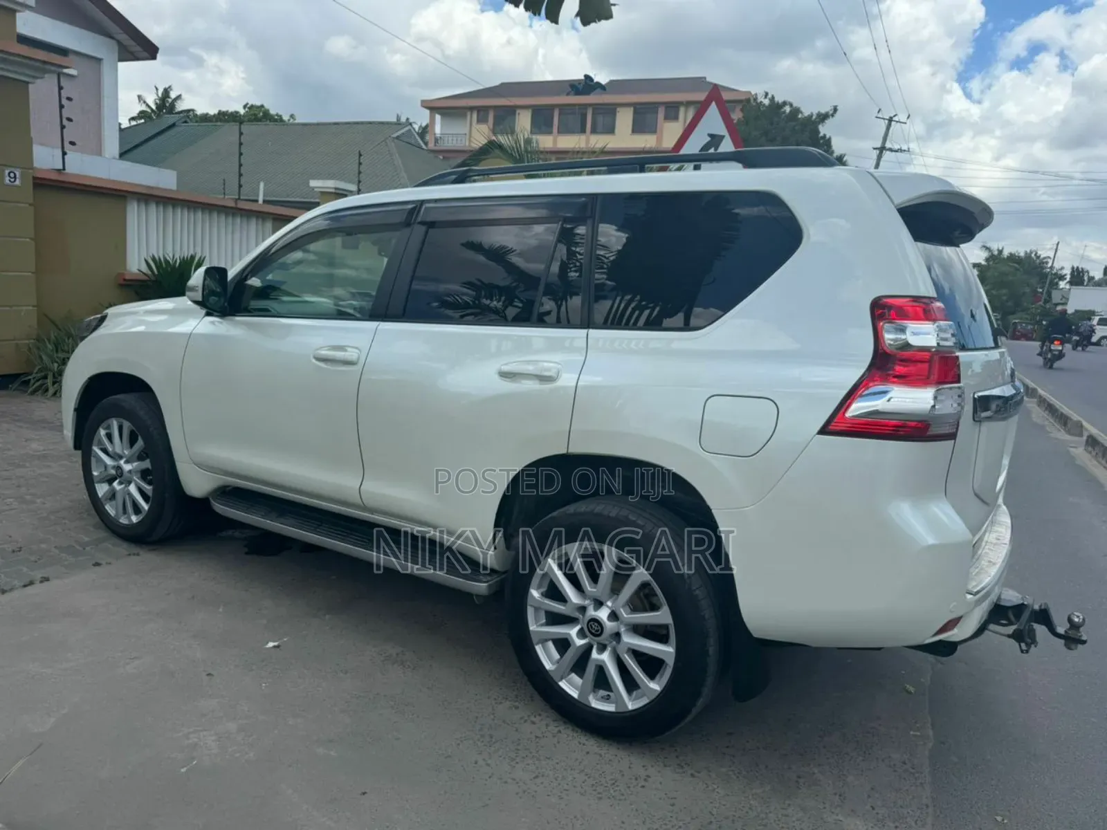 Toyota Land Cruiser Prado 2016 White