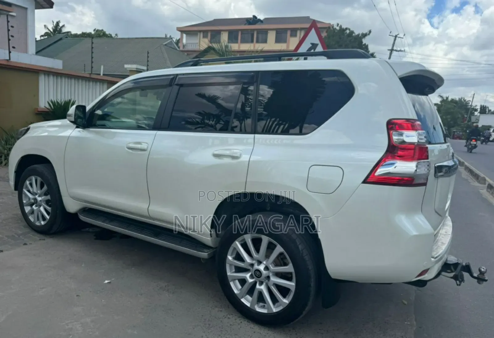 Toyota Land Cruiser Prado 2016 White