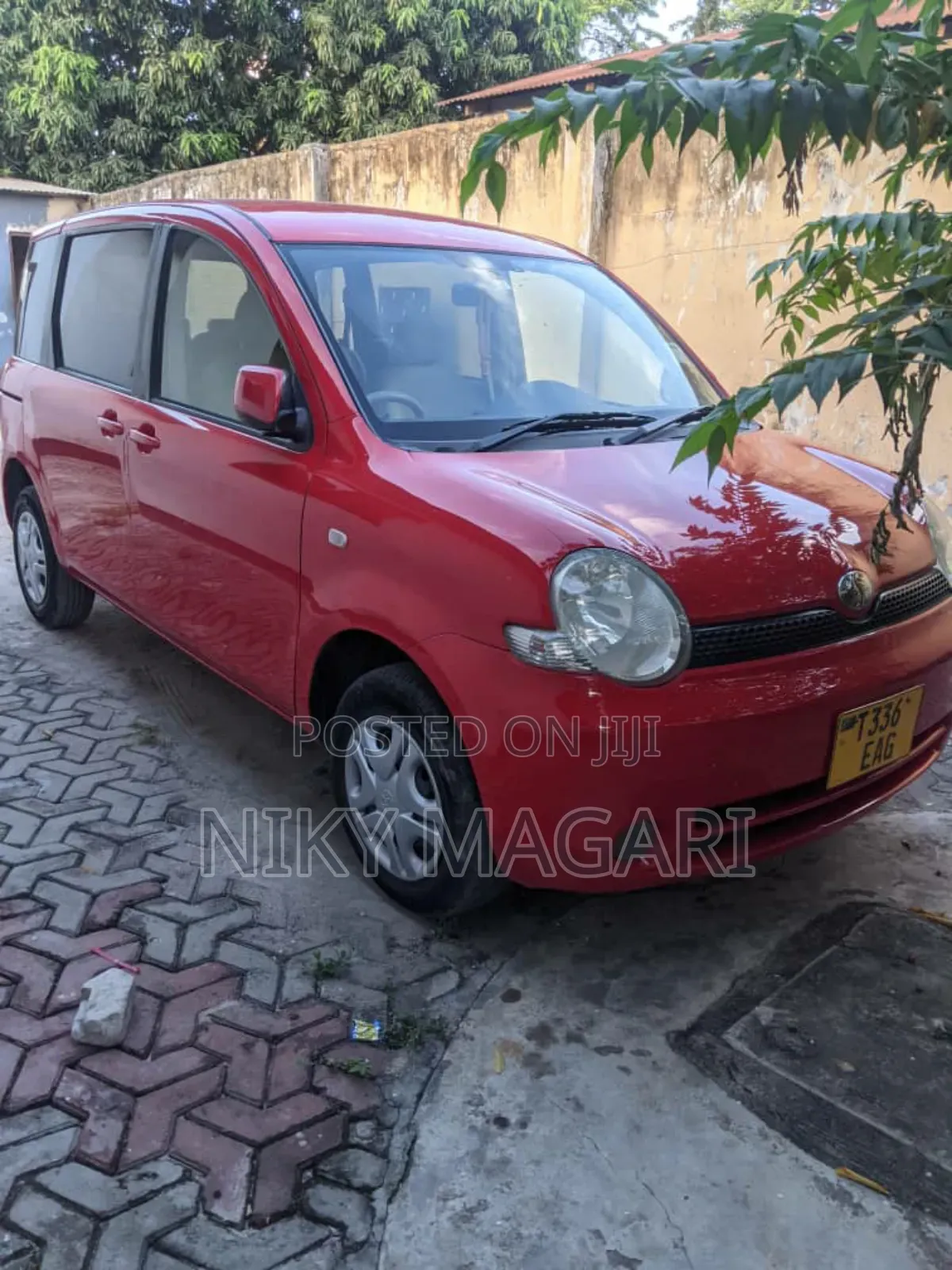 Toyota Sienta 2008 Red