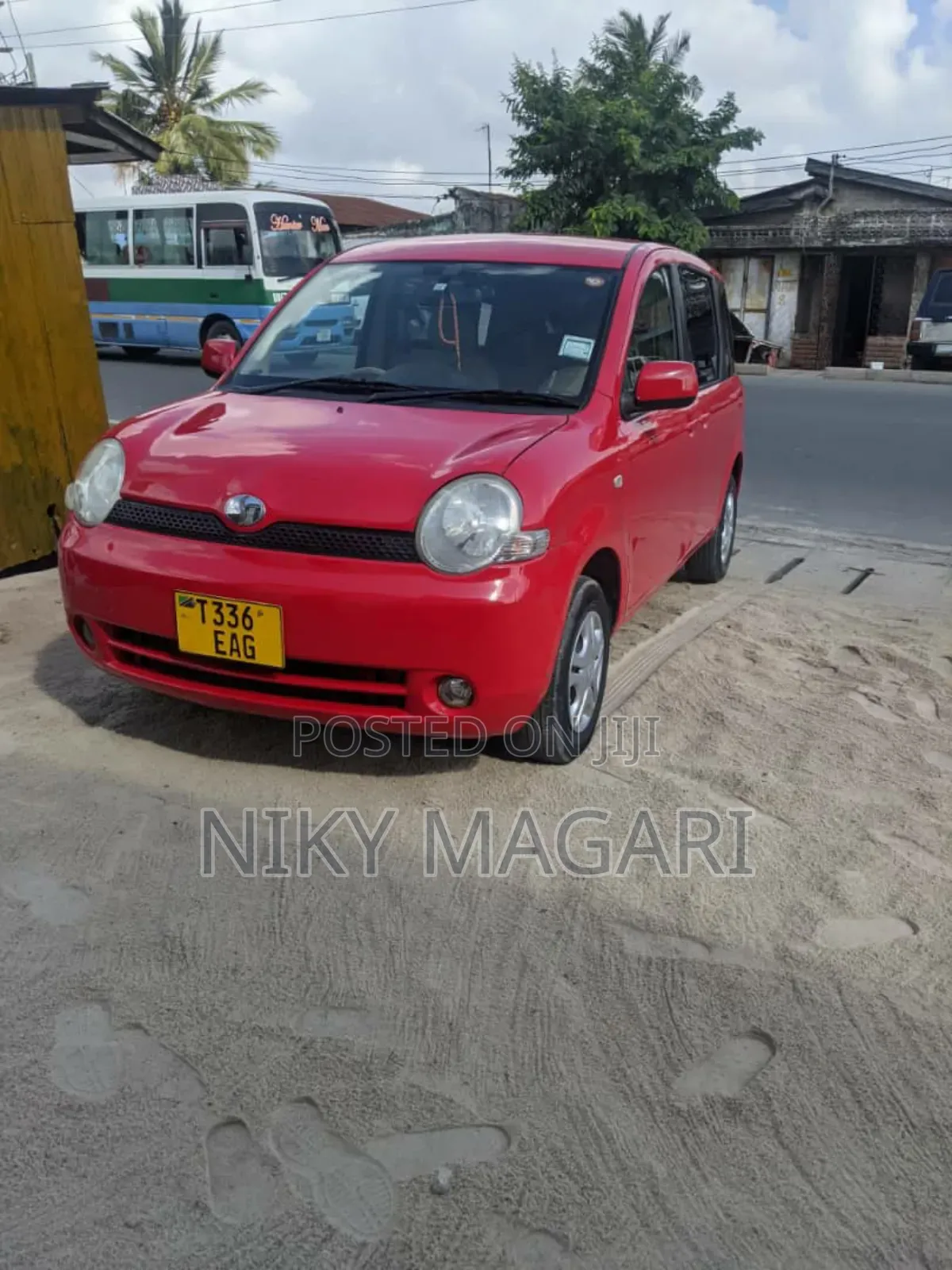Toyota Sienta 2008 Red